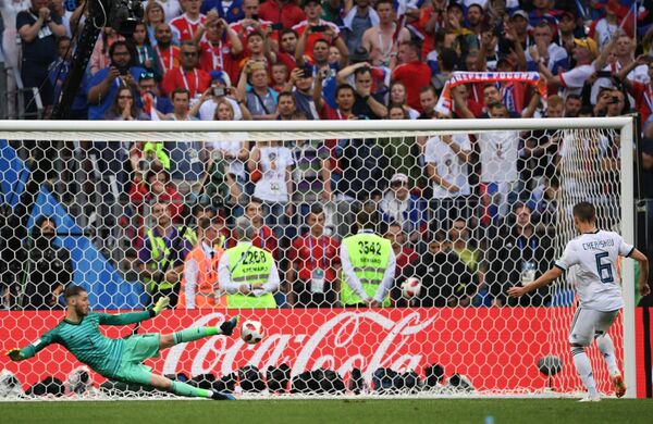 Trận đấu World Cup giữa đội tuyển Tây Ban Nha và Liên Bang Nga - Sputnik Việt Nam