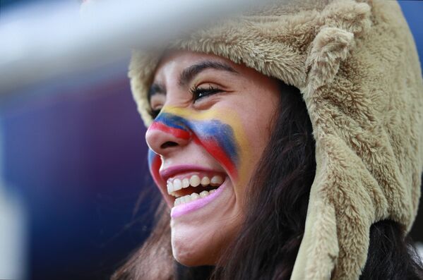 Nữ cổ động viên cho đội tuyển Colombia trước trận đấu vòng 1/8 của World Cup 2018 giữa hai đội Colombia và Anh. - Sputnik Việt Nam