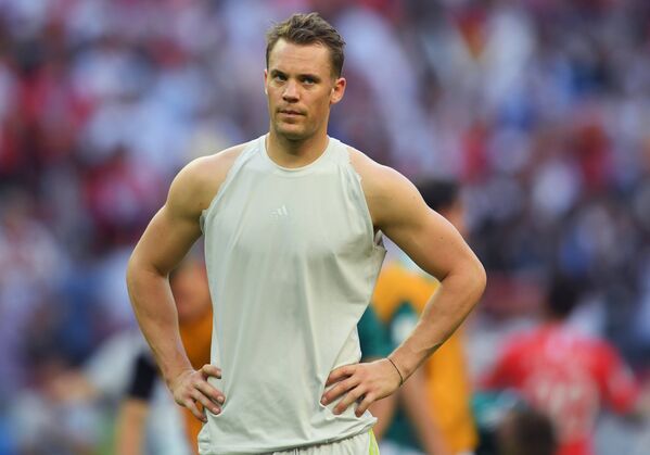 Manuel Neuer, Đức. Điều trị chấn thương trong suốt một năm, anh đã phục hồi ngay trước World Cup - nhưng có lẽ tốt hơn hết là anh không nên tham gia, do phong độ tồi tệ. - Sputnik Việt Nam