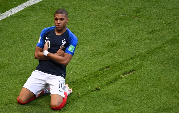 Kylian Mbappé, Pháp. Tốc độ của Mbappé - cú bứt phá ở khoảng cách 70 mét trong trận đấu với Argentina là một trong những ấn tượng sinh động nhất của trận đấu play - off đầu tiên. Kylian Mbappé, Pháp. Tốc độ của Mbappé - cú bứt phá ở khoảng cách 70 mét trong trận đấu với Argentina là một trong những ấn tượng sinh động nhất của trận đấu play - off đầu tiên. - Sputnik Việt Nam