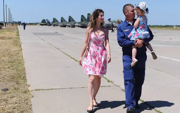 Đón các phi công máy bay tấn công Su-25 trở về từ Syria Đón các phi công máy bay tấn công Su-25 trở về từ Syria - Sputnik Việt Nam