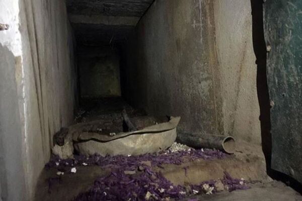 Lối thoát hiểm dưới hầm ẩn nấp của Thuận chột. Lối thoát hiểm dưới hầm ẩn nấp của Thuận chột. - Sputnik Việt Nam