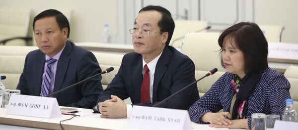 Ngày 05 tháng 7 tại Bộ Xây dựng Nga đã diễn ra cuộc họp của Bộ trưởng Bộ Xây dựng và nhà ở- dịch vụ quản lý nhà ở của Liên bang Nga Vladimir Yakushev và Bộ trưởng Xây dựng Việt Nam Phạm Hồng Hà. Ngày 05 tháng 7 tại Bộ Xây dựng Nga đã diễn ra cuộc họp của Bộ trưởng Bộ Xây dựng và nhà ở- dịch vụ quản lý nhà ở của Liên bang Nga Vladimir Yakushev và Bộ trưởng Xây dựng Việt Nam Phạm Hồng Hà. - Sputnik Việt Nam