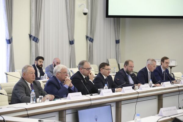 Ngày 05 tháng 7 tại Bộ Xây dựng Nga đã diễn ra cuộc họp của Bộ trưởng Bộ Xây dựng và nhà ở- dịch vụ quản lý nhà ở của Liên bang Nga Vladimir Yakushev và Bộ trưởng Xây dựng Việt Nam Phạm Hồng Hà. - Sputnik Việt Nam