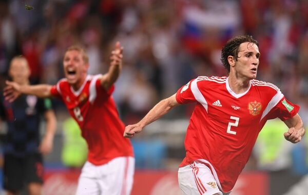 Mario Fernandez trong trận đấu vòng tứ kết World Cup giữa đội tuyển Nga và Croatia  - Sputnik Việt Nam