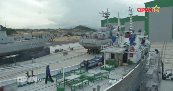 Các loại tàu mặt nước đang được sửa chữa tại Nhà máy X52 Các loại tàu mặt nước đang được sửa chữa tại Nhà máy X52 - Sputnik Việt Nam