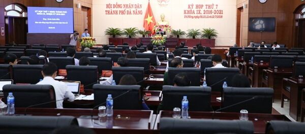 Chiều ngày 9/7, tại phiên họp thứ 1, Kỳ họp thứ 7, HĐND TP Đà Nẵng khóa IX (nhiệm kỳ 2016-2021), các đại biểu HĐND đã tiến hành bầu các chức danh chủ chốt của UBND TP và HĐND TP Đà Nẵng. Chiều ngày 9/7, tại phiên họp thứ 1, Kỳ họp thứ 7, HĐND TP Đà Nẵng khóa IX (nhiệm kỳ 2016-2021), các đại biểu HĐND đã tiến hành bầu các chức danh chủ chốt của UBND TP và HĐND TP Đà Nẵng. - Sputnik Việt Nam