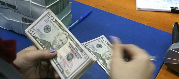 Các chuyên gia kinh tế cho rằng cuộc chiến thương mại của 2 cường quốc sẽ dẫn đến tác động kép, đi cùng với nó là cuộc chiến tiền tệ - tỷ giá - Sputnik Việt Nam