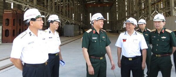 Thượng tướng Bế Xuân Trường thăm, kiểm tra nhà xưởng sửa chữa tàu mặt nước của Nhà máy - Sputnik Việt Nam