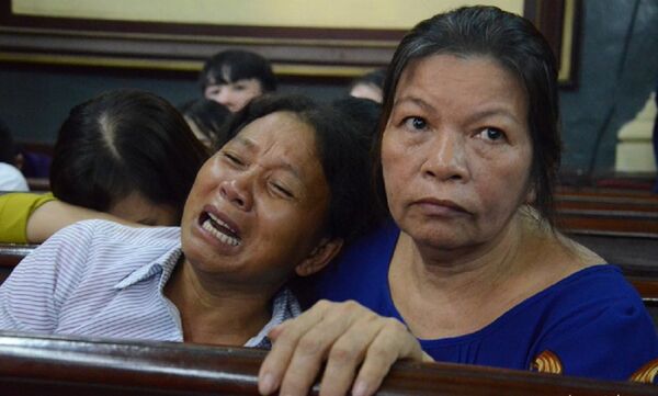 Gia đình bị hại khóc nấc tại tòa Gia đình bị hại khóc nấc tại tòa - Sputnik Việt Nam