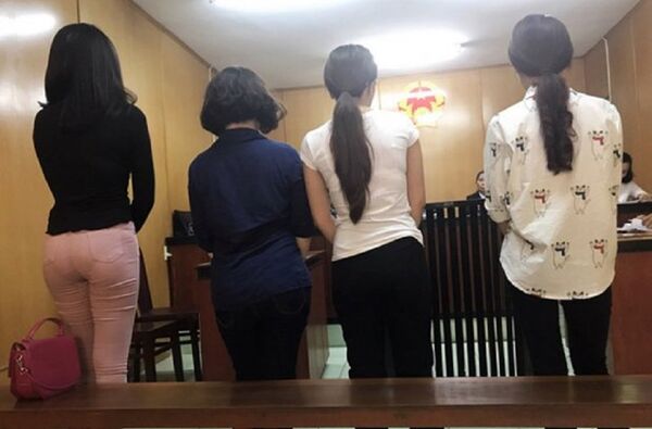 Các bị cáo được giảm án nhờ đang mang thai và nuôi con nhỏ. - Sputnik Việt Nam