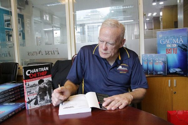 Ông James mua bản quyền cuốn sách Gạc Ma - Vòng tròn bất tử để phát hành tại Mỹ. - Sputnik Việt Nam