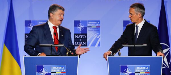 Tổng thư ký NATO Jens Stoltenberg với Tổng thống Ukraina Petro Poroshenko - Sputnik Việt Nam