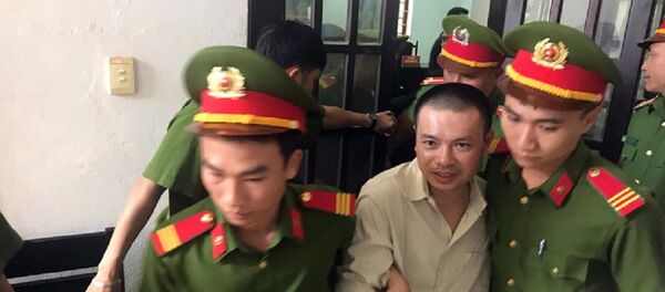 Ông Đặng Văn Hiến sau phiên tòa phúc thẩm Ông Đặng Văn Hiến sau phiên tòa phúc thẩm - Sputnik Việt Nam