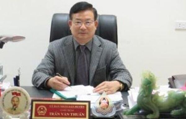 Ông Trần Văn Thuấn, Chủ tịch UBND huyện Nông Cống, được điều động bổ nhiệm giữ chức Phó giám đốc Sở Ngoại vụ tỉnh Thanh Hóa. - Sputnik Việt Nam