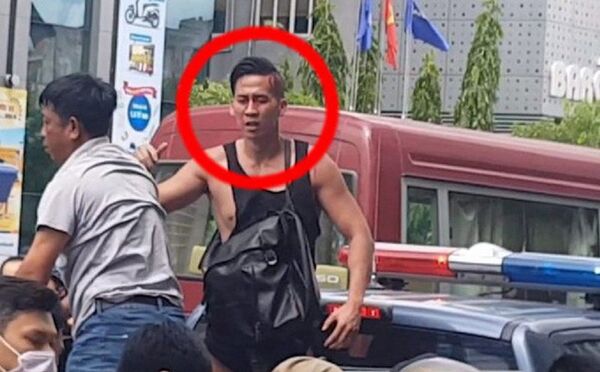 Nguyen William Anh tham kích động biểu bình. - Sputnik Việt Nam