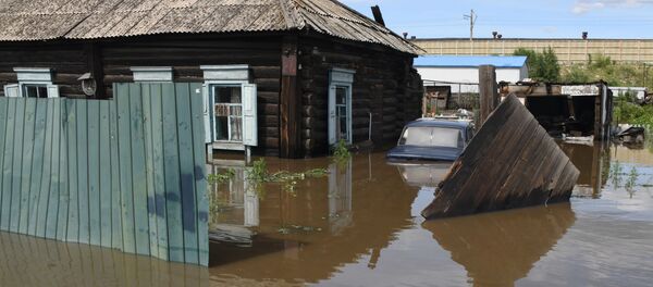 Частный дом в Чите, затопленный в результате притока воды в реке Читинка - Sputnik Việt Nam