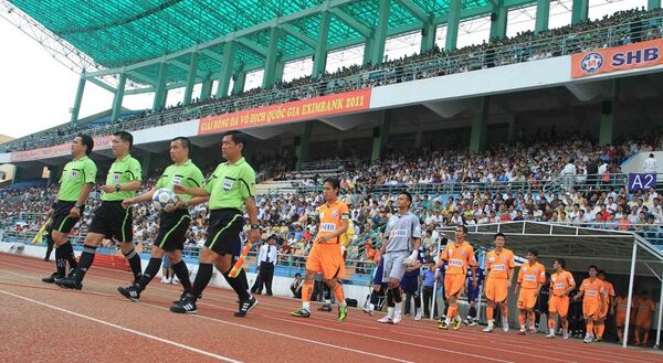 Chính quyền Đà Nẵng đã bán sân Chi Lăng cho Tập đoàn Thiên Thanh nên các cầu thủ của Đà Nẵng thiếu nơi tập luyện - Sputnik Việt Nam