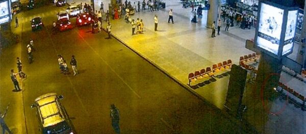 Bom xăng (vùng khoanh vòng tròn đỏ) đặt sân bay Tân Sơn Nhất ngày 22/4/2017. - Sputnik Việt Nam