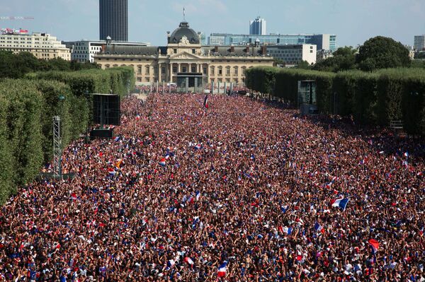 Paris vinh danh chiến thắng của Pháp tại World Cup 2018 - Sputnik Việt Nam