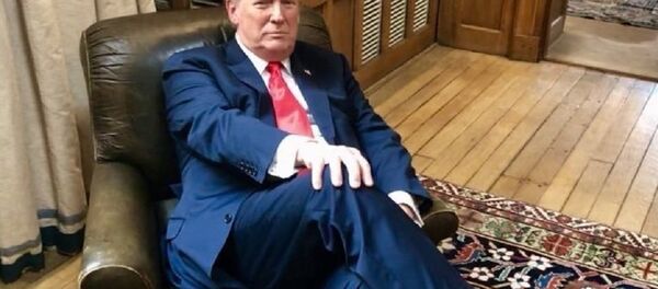 Trump sits in Winston Churchill’s chair - Sputnik Việt Nam