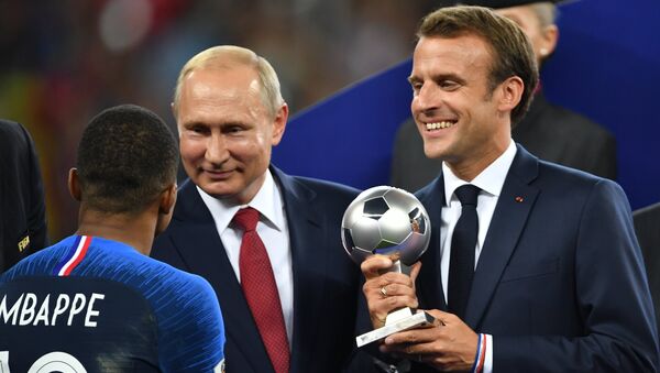 Vladimir Putin, Emmanuel Macron và Kylian Mbappe - Sputnik Việt Nam