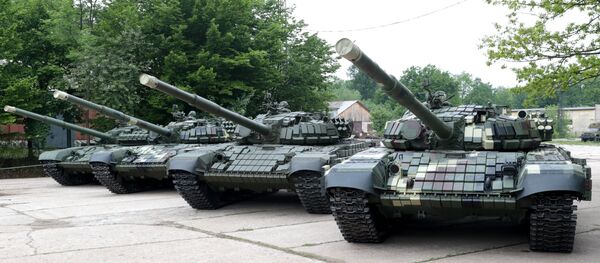 T 72 and T-64 tanks are on display in the Lviv Armor Repair Plant, file photo. - Sputnik Việt Nam