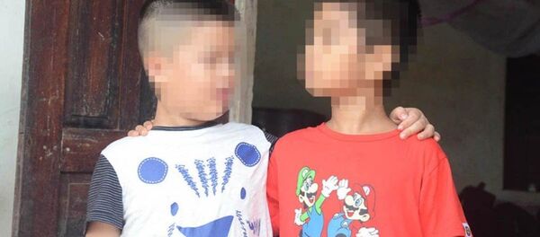 Hai cháu H. và M. chơi với nhau - Sputnik Việt Nam