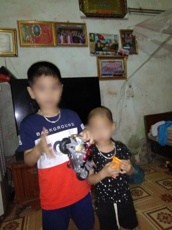 Hai con của anh Dũng đang sống với chị Hương - Sputnik Việt Nam