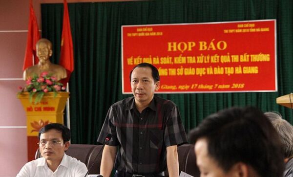 Ông Trần Đức Quý, Phó Chủ tịch UBND tỉnh Hà Giang chủ trì họp báo - Sputnik Việt Nam