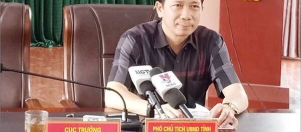 Ông Trần Đức Quý, Phó Chủ tịch UBND tỉnh, Trưởng ban chỉ đạo thi THPT quốc gia 2018 phát biểu tại buổi họp báo chiều 17/7 về những sai phạm trong thi THPT Quốc gia 2018 tại Hà Giang. - Sputnik Việt Nam