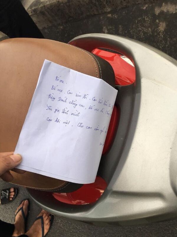 Lá thư của nạn nhân để trong cốp xe. - Sputnik Việt Nam