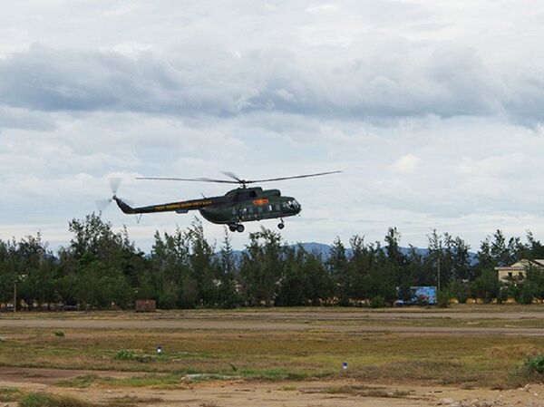 Máy bay trực thăng của Trung đoàn 915 cất cánh tại sân bay Tuy Hòa thực hiện nhiệm vụ. - Sputnik Việt Nam