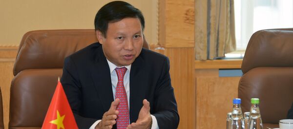 Đại sứ nước Cộng hoà xã hội chủ nghĩa Việt Nam tại Liên bang Nga Ngô Đức Mạnh tại cuộc gặp với Tổng thống Tatarstan Rustam Minnikhanov - Sputnik Việt Nam