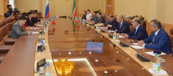 Ông Minnikhanov hôm thứ Tư đã gặp Đại sứ nước Cộng hoà xã hội chủ nghĩa Việt Nam tại Liên bang Nga Ngô Đức Mạnh - Sputnik Việt Nam