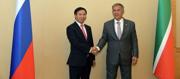 Ông Minnikhanov hôm thứ Tư đã gặp Đại sứ nước Cộng hoà xã hội chủ nghĩa Việt Nam tại Liên bang Nga Ngô Đức Mạnh - Sputnik Việt Nam