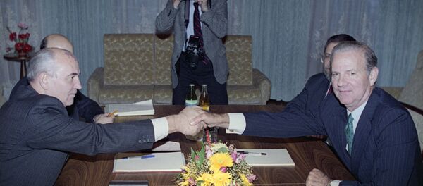 Cuộc đàm phán giữa Mikhail Gorbachev và James Baker, 1990 Cuộc đàm phán giữa Mikhail Gorbachev và James Baker, 1990 - Sputnik Việt Nam