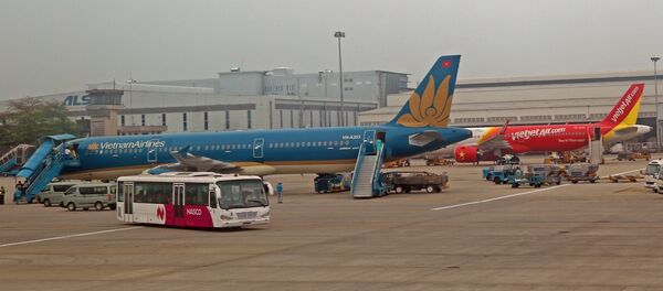 Máy bay Việt Nam Airlines và VietJet Air tại sân bay Máy bay Việt Nam Airlines và VietJet Air tại sân bay - Sputnik Việt Nam