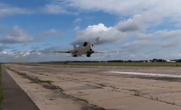 Máy bay Tu-22M3 với tổ hợp tên lửa “Kinzhal” - Sputnik Việt Nam