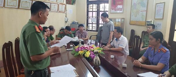 Cơ quan An ninh điều tra - Công an tỉnh Hà Giang đã tống đạt các quyết định khởi tố vụ án, khởi tố bị can đối với ông Vũ Trọng Lương. - Sputnik Việt Nam