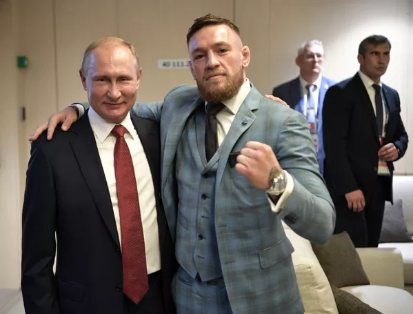 Tổng thống Vladimir Putin và vận động viên võ hỗn hợp Ireland Conor McGregor Tổng thống Vladimir Putin và vận động viên võ hỗn hợp Ireland Conor McGregor - Sputnik Việt Nam