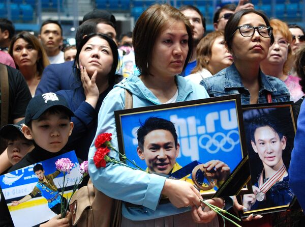 Lễ truy điệu VĐV trượt băng nghệ thuật Denis Ten ở Kazakhstan Lễ truy điệu VĐV trượt băng nghệ thuật Denis Ten ở Kazakhstan - Sputnik Việt Nam