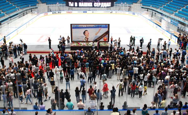Lễ truy điệu VĐV trượt băng nghệ thuật Denis Ten ở Kazakhstan Lễ truy điệu VĐV trượt băng nghệ thuật Denis Ten ở Kazakhstan - Sputnik Việt Nam