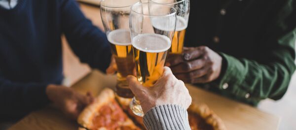 Pizza và bia - Sputnik Việt Nam