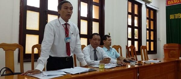 Ông Võ Việt Minh, Chánh án TAND TP Phan Thiết thông tin tại cuộc họp - Sputnik Việt Nam