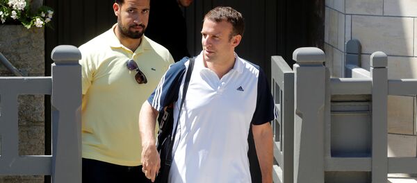 Emmanuel Macron và Alexandre Benalla Emmanuel Macron và Alexandre Benalla - Sputnik Việt Nam