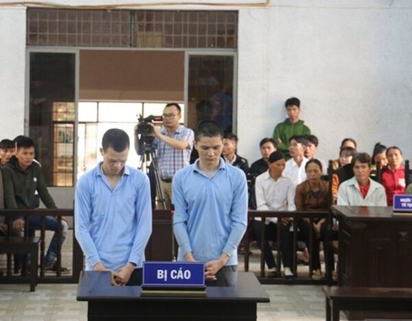 Hai bị cáo sát hại bé gái tại tòa. Hai bị cáo sát hại bé gái tại tòa. - Sputnik Việt Nam