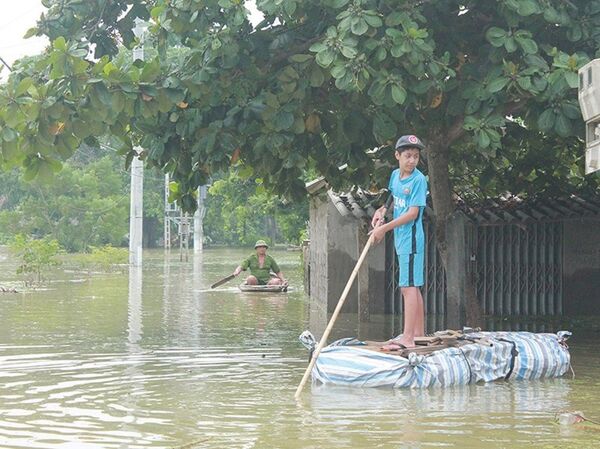 Người dân Chương Mỹ, Hà Nội phải chịu đựng lũ lớn kéo dài nhiều ngày trong năm - Sputnik Việt Nam