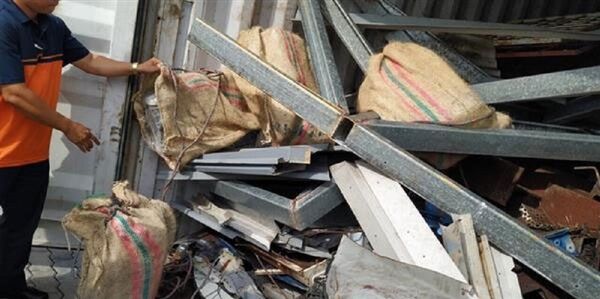 Các bao chứa cocaine giấu lẫn trong hàng phế liệu Các bao chứa cocaine giấu lẫn trong hàng phế liệu - Sputnik Việt Nam