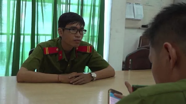 Đối tượng Nguyễn Hùng Thái - giả danh, mang sắc phục công an trà trộn vào chỗ đông người để kích động, gây rối Đối tượng Nguyễn Hùng Thái - giả danh, mang sắc phục công an trà trộn vào chỗ đông người để kích động, gây rối - Sputnik Việt Nam